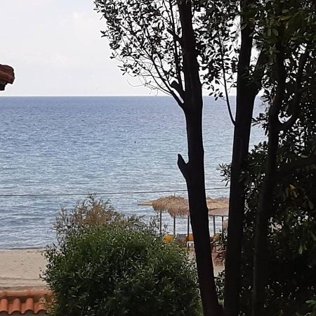 Sofia'S Pearl Beachfront Maisonette Nea Kallikrateia Exterior photo