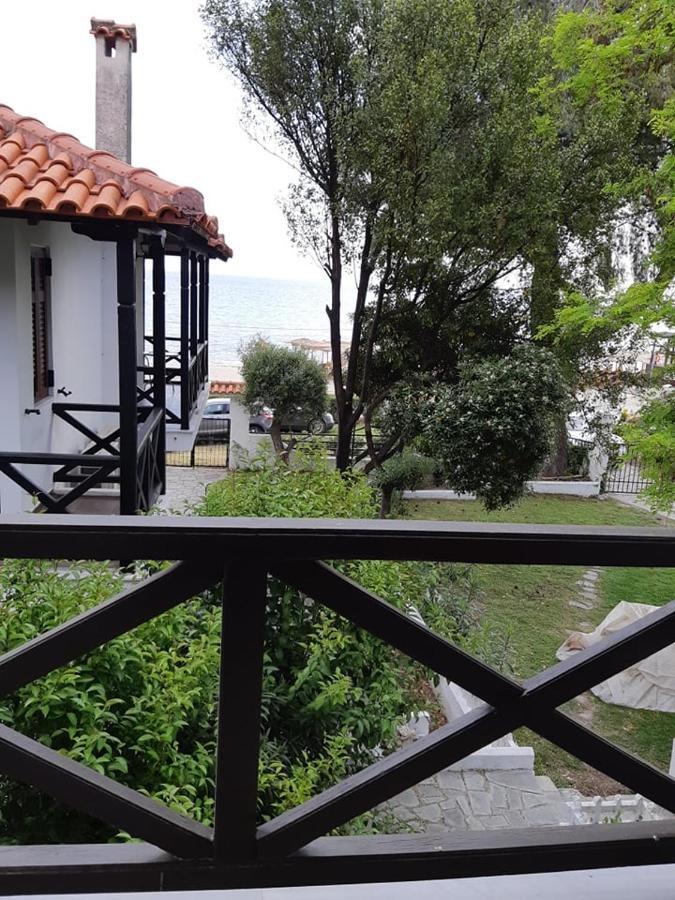 Sofia'S Pearl Beachfront Maisonette Nea Kallikrateia Exterior photo