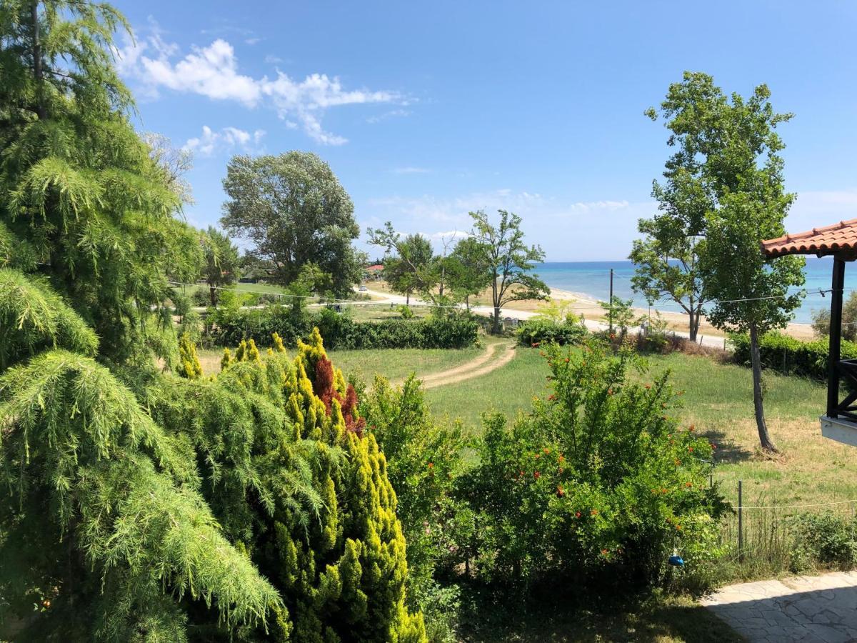Sofia'S Pearl Beachfront Maisonette Nea Kallikrateia Exterior photo