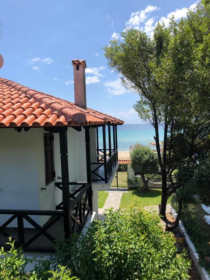 Sofia'S Pearl Beachfront Maisonette Nea Kallikrateia Exterior photo